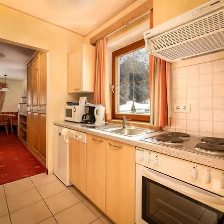 Guest house Alfaierhof-bergheimat Gschnitz