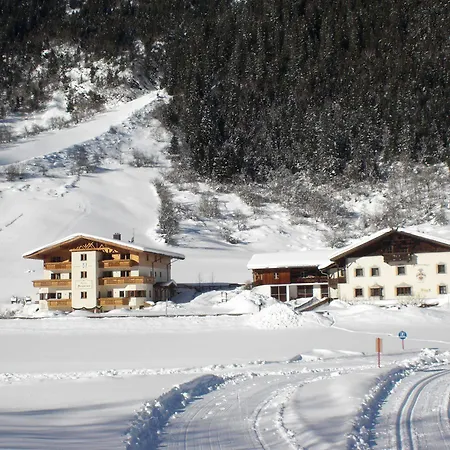 Guest house Alfaierhof-bergheimat Gschnitz